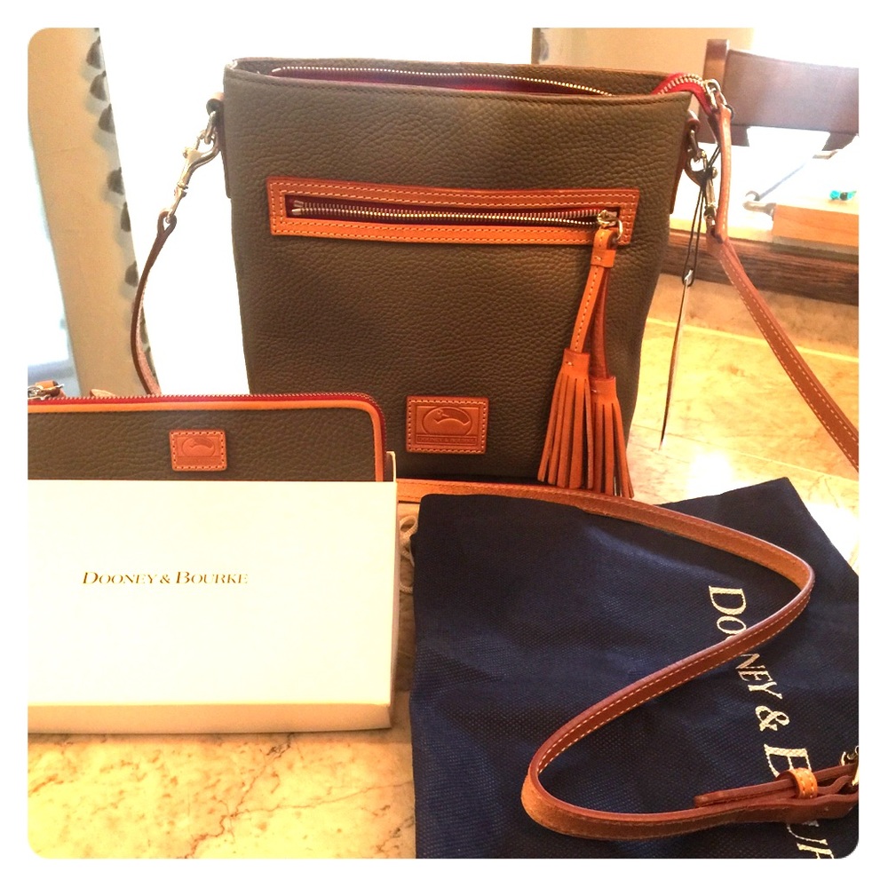 Dooney & Bourke Lani Crossbody W Zip Wallet Taupe